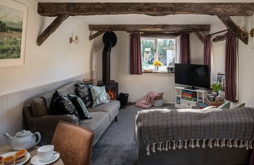Combe Martin Cabaña | Peacock Cottage - sleeps 4 guests in 2 bedrooms