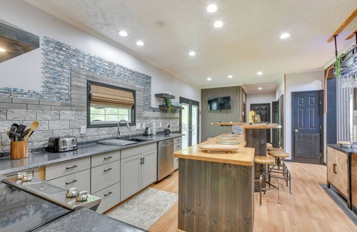 Vass Casa | 'Peacock Landing' in Vass: Game Room & Shared Pool