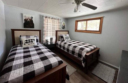 Irons Cabina | Peacock Trail Cabin #2