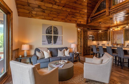 Banner Elk Cabina | Peak A View- Camp Eagles Nest with views, two ensuites, fire pit, hot tub
