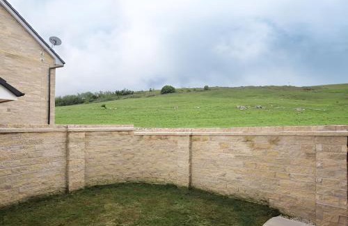 Buxton Casa | Peak District New Modern Cottage with Mountain Views