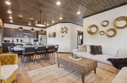Pigeon Forge Cabina | Peak Pursuit - New Luxury Build Home with Private Pool by Beyond Expectations