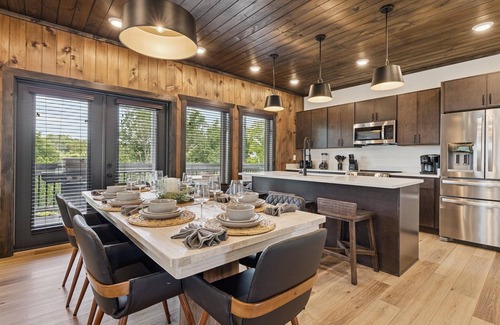 Pigeon Forge Cabina | Peak Pursuit - New Luxury Build Home with Private Pool by Beyond Expectations