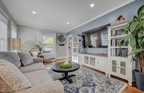 Colorado Springs Villa | Peak Reunion Retreat WiFi Hot Tub AC & Sunshine Villa