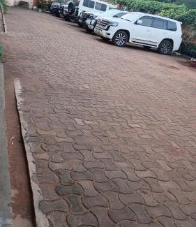 Mbale Apartamento | Peakbarb Comfort