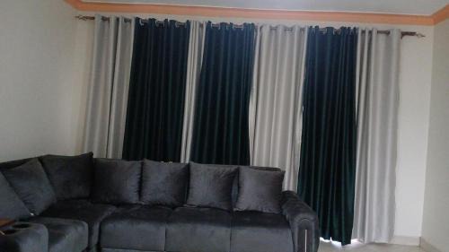 Mbale Apartamento | Peakbarb Comfort