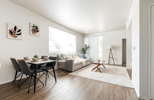 Del Rey Apartamento | Pearl 2B apartment in Marina with parking, Pool and Gym