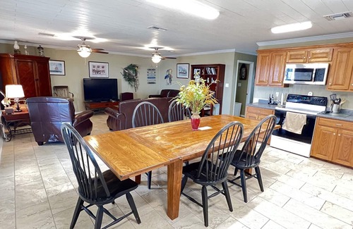 Golden Meadow Casa | Pearly Whites - Fishing Pier - Island Realty
