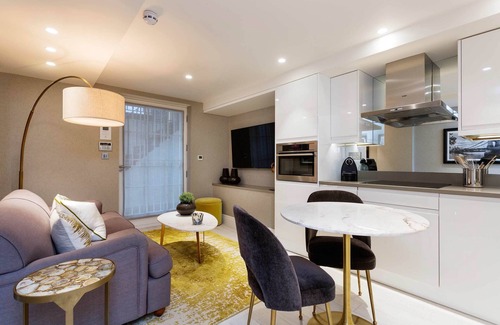 Hammersmith Casa | Pears and Graces, by Veeve