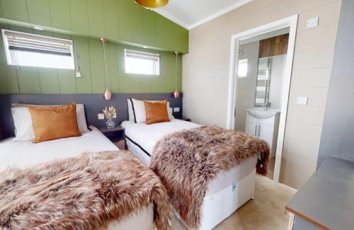 Towyn Casa | Pebble Beach Resort The Goodwood Lodge