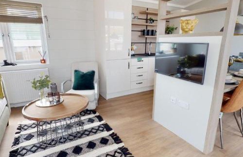 Towyn Casa | Pebble Beach Resort The Goodwood Lodge