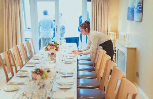 Barton-on-Sea Hotel | Pebble Beach Seaview Restaurant & Rooms