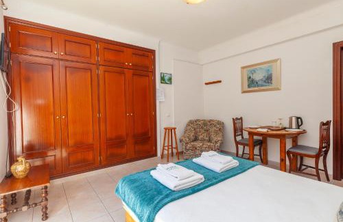 Ameijeira Casa | Pedra Alcada Stays Bedroom