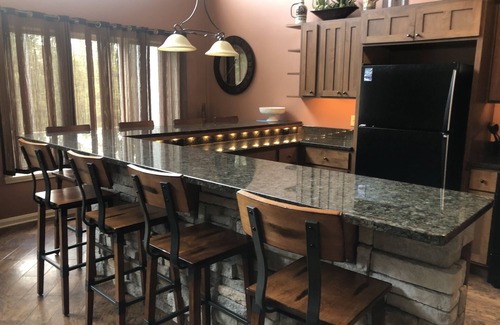 Clymer Condominio | Peek'n Peak Ski in/Ski out Slope side. Enjoy all seasons.Golf across the street.