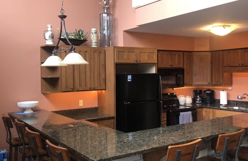 Clymer Condominio | Peek'n Peak Ski in/Ski out Slope side. Enjoy all seasons.Golf across the street.
