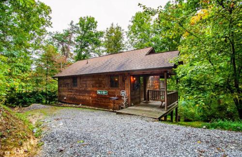 Pigeon Forge Casa | Peekaboo with Hot Tub, Pool Table, and Jacuzzi