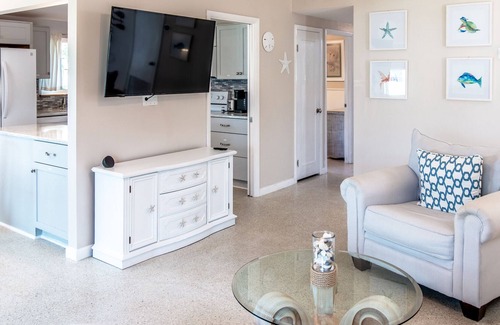 Painters Walk Casa | Pelican's Coastal Retreat: Steps to the Beach and Private Pool!n