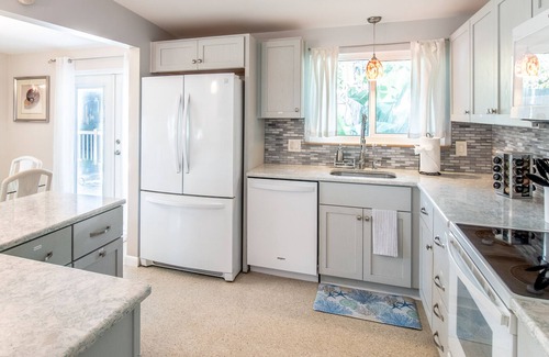 Painters Walk Casa | Pelican's Coastal Retreat: Steps to the Beach and Private Pool!n