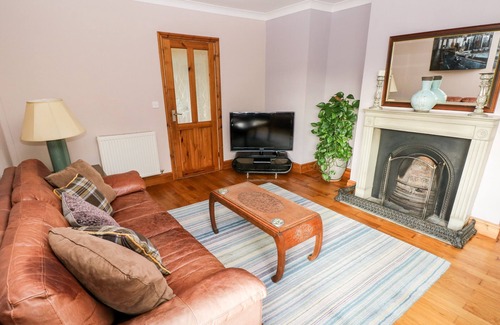 Wiseman's Bridge Cabaña | PEN Y DAITH, pet friendly, character holiday cottage in Saundersfoot