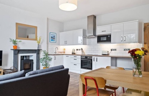 Maenporth Apartamento | Pendennis - Bright Victorian flat, sea views, close to beach