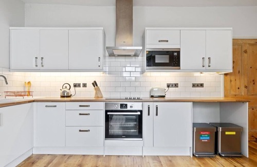 Maenporth Apartamento | Pendennis - Bright Victorian flat, sea views, close to beach