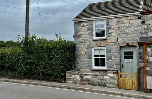 Penderyn Casa | Penderyn Cottage Waterfall Country Brecon Beacons