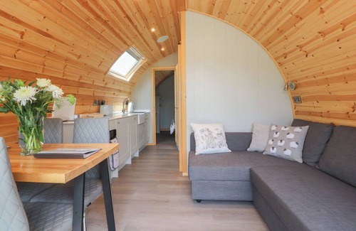 Fence Cabaña | PENDLE, romantic, with a garden in Clitheroe