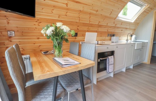 Fence Cabaña | PENDLE, romantic, with a garden in Clitheroe