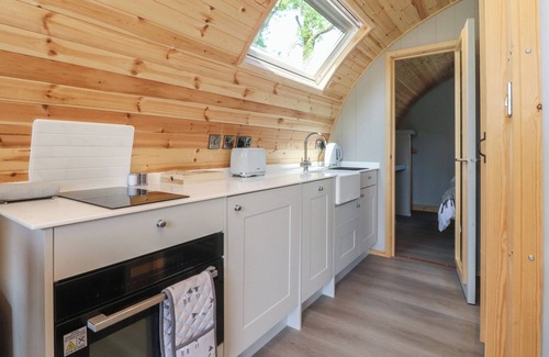 Fence Cabaña | PENDLE, romantic, with a garden in Clitheroe