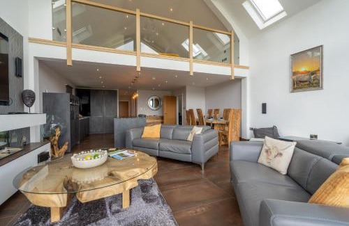 Higher Walton Casa | Pendle View Sleeps 8 with Hot Tub