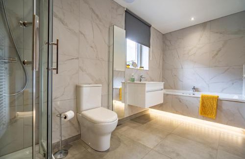 Higher Walton Casa | Pendle View Sleeps 8 with Hot Tub