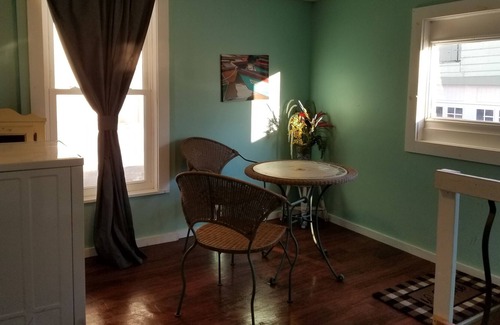 Philmont Apartamento | Penelope's Flat - Laugh often, eat well and enjoy life!