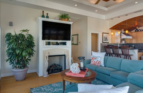 Manteo Casa | Peninsula 01: Private Saltwater Pool, Spa, Canal front w/ 10 feet of dock space