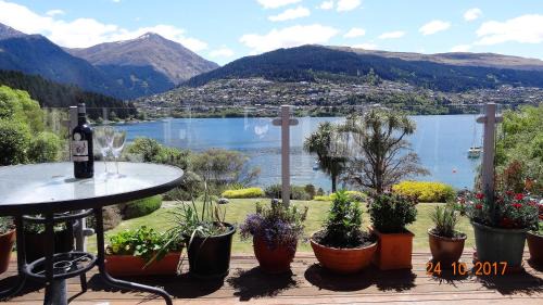 Kelvin Heights Casa | Peninsular Lakefront