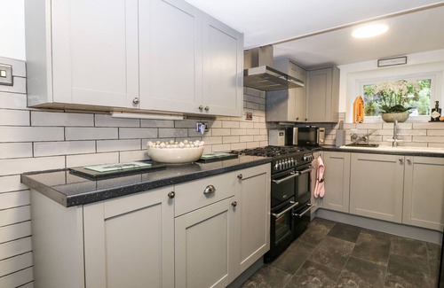 Rhyd-y-clafdy Cabaña | PENNANT COTTAGE, pet friendly, with a garden in Llithfaen