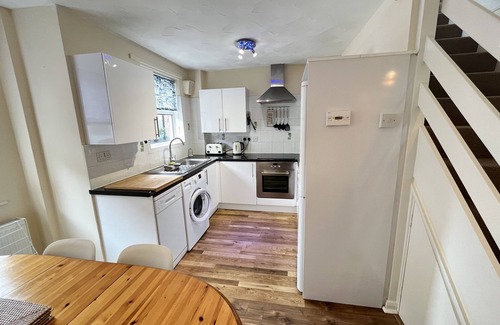 Portsmouth Cabaña | Penny Cottage close to Historic Dockyard Gunwharf Quays & Portsmouth Cathedral