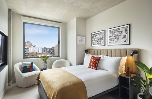 Williamsburg Hotel | Penny Williamsburg Hotel, Nice Queen Room, Pet-Friendly!