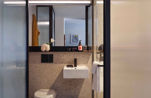 Williamsburg Hotel | Penny Williamsburg Hotel, Nice Queen Room, Pet-Friendly!