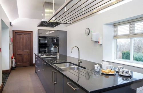 St Davids Cabaña | Penrhiw Priory, Holiday Cottage St Davids, Sleeps 16, 8 bedrooms, bathrooms