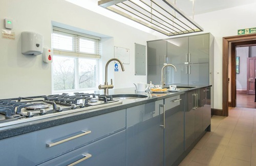 St Davids Cabaña | Penrhiw Priory, Holiday Cottage St Davids, Sleeps 16, 8 bedrooms, bathrooms