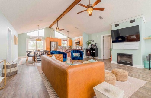 Toilla Segunda Casa | Pensacola Beach Family Vacation Home w/ Hot Tub