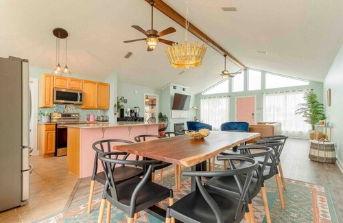 Toilla Segunda Casa | Pensacola Beach Family Vacation Home w/ Hot Tub