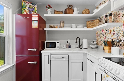 Pensacola Apartamento | Pensacola Hideaway: Quirky Apartment Near NAS