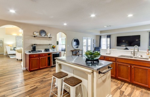 Brent Casa | Pensacola Home w/ Private Lanai, 9 Mi to Downtown!