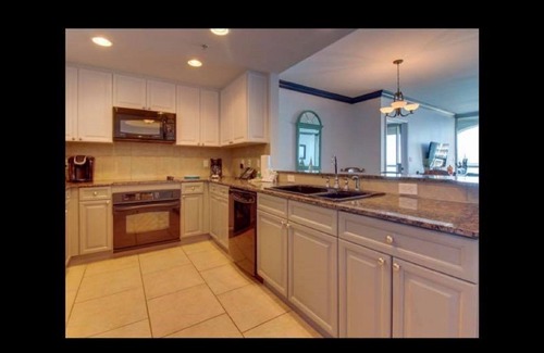 Pensacola Beach Condominio | Impresionantes puestas de sol y hermosas vistas de la bahía en la playa de Pensacola!Esta unidad PUEDE DORMIR 9
