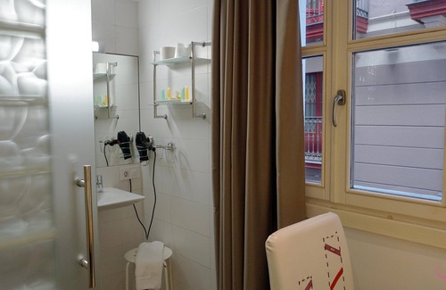 Centro histórico de Bilbao Casa | Pensión AliciaZzz Bed & Breakfast