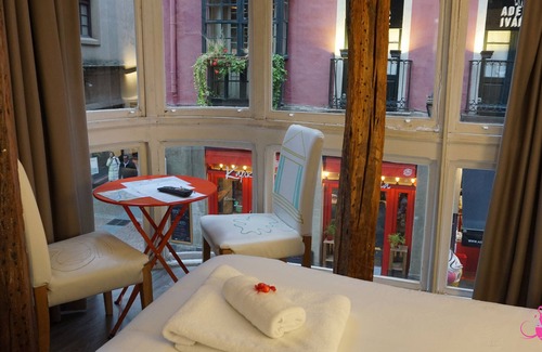 Centro histórico de Bilbao Casa | Pensión AliciaZzz Bed & Breakfast