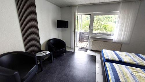 Sankt Aldegund Apartamento | Pension Mosella , Wohnung mit Balkon und Moselblick