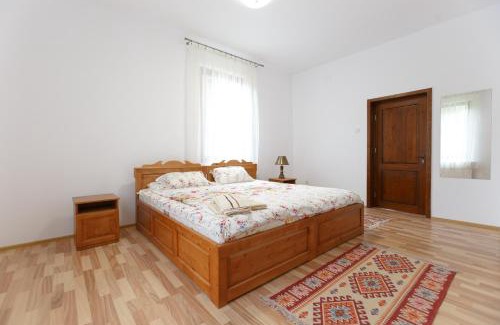 Lunca Jaristei Cabina | Pensiunea Cașoca-Cascadă