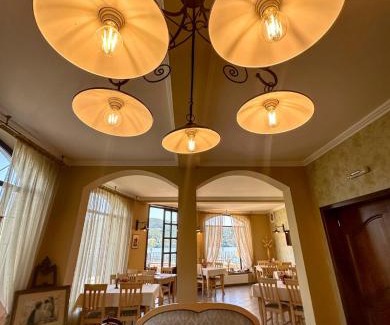 Eselnita Casa | Pensiunea Casa Mircea & Restaurant